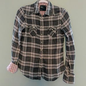 American Eagle grey and pink plaid blouse